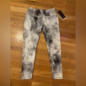 Calia Women’s Energize No Seam 7/8 Leggings Shimmer Burst Silver Coin Medium NWT